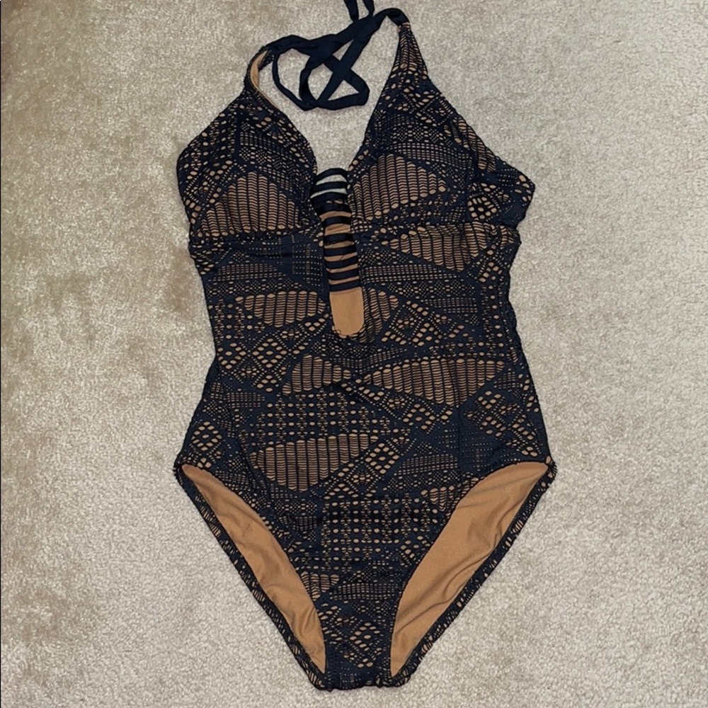 Bathing suit in size medium never been worn